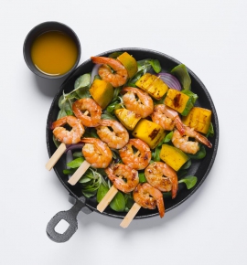 Grilled shrimp skewers with mango